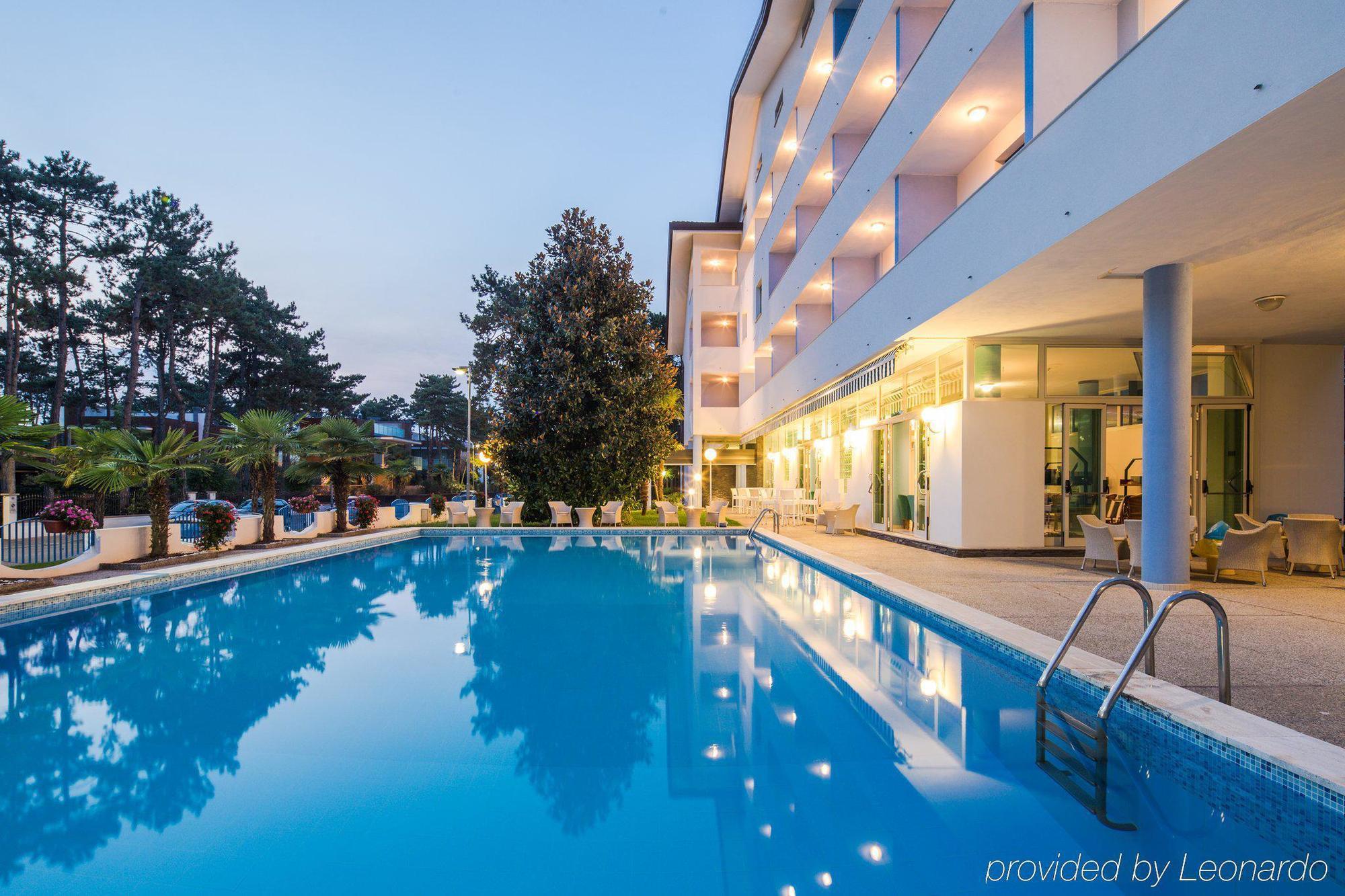 Hotel Olympia Lignano Sabbiadoro Exterior photo